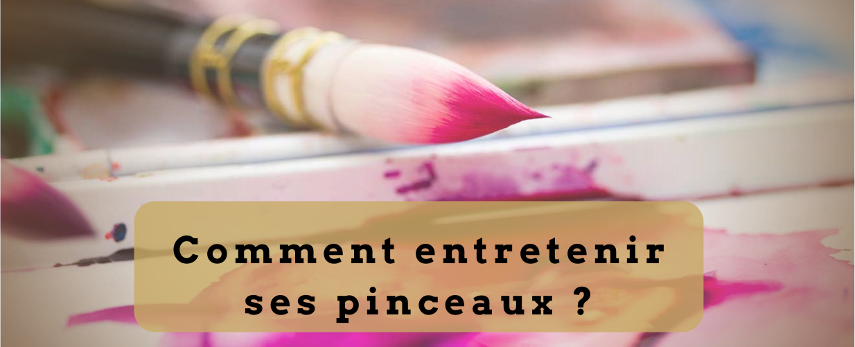 pinceau aquarelle en poils blanc avec de l'aquarelle rose